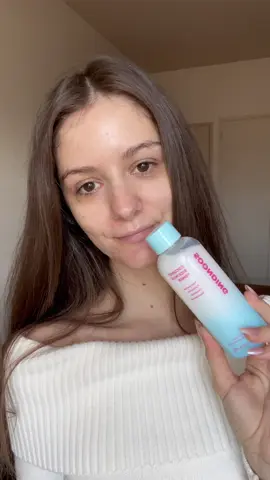 I love how this toner absorbs so fast and leaves my skin feeling nourished, never sticky 🩷  #soonding #glassskintoner #coconuttoner #ricetoner #milkytoner @Soonding 