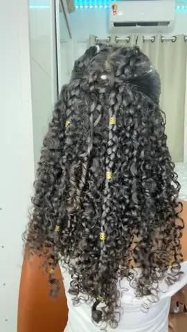 Surreal de lindoo!!✨🤍 - #penteado #cachos #fyp 