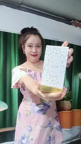 wang mai perfume tx ... tahan lama 24 jam... rugi kitak ndai cuba.. ea empu kotak sangat2 mewah.. baka wangi rega ratus2