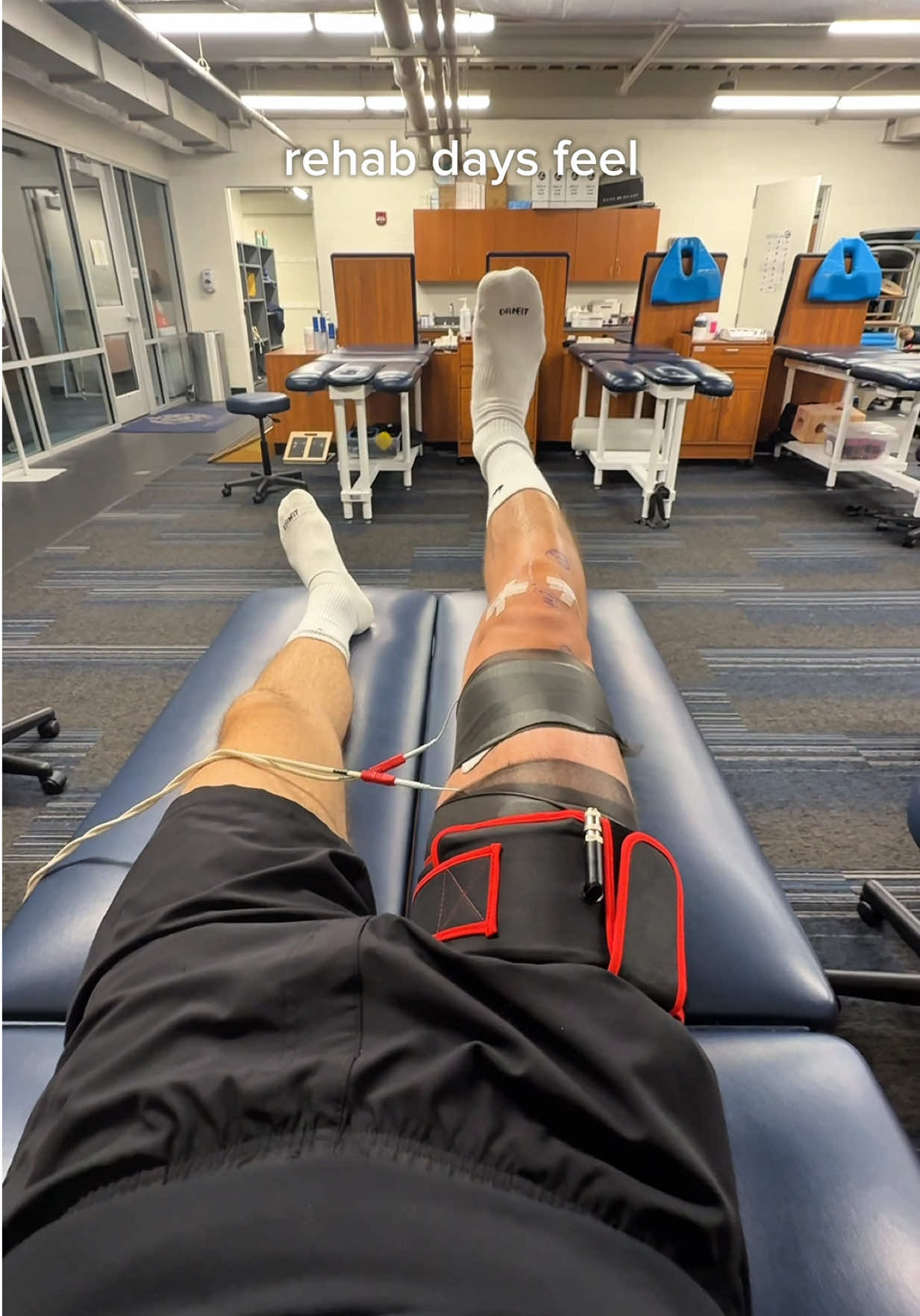 Knee surgery doesn’t mean I stop training. I’m using @Be Your Best to drop into real match scenarios from a player’s POV Sharpening game vision, scanning, and decision speed while I heal #kneeinjury #BeYourBest #footy #Soccer #rehab 
