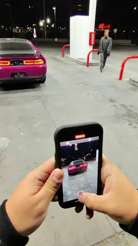 Mid shoot noticed him digging through a trash bag looking for leftovers. But We all eat around here 🤝🏽 he went straight to Denny’s 🙌🏼 #fyp #hellcat #srthellcat #srt 