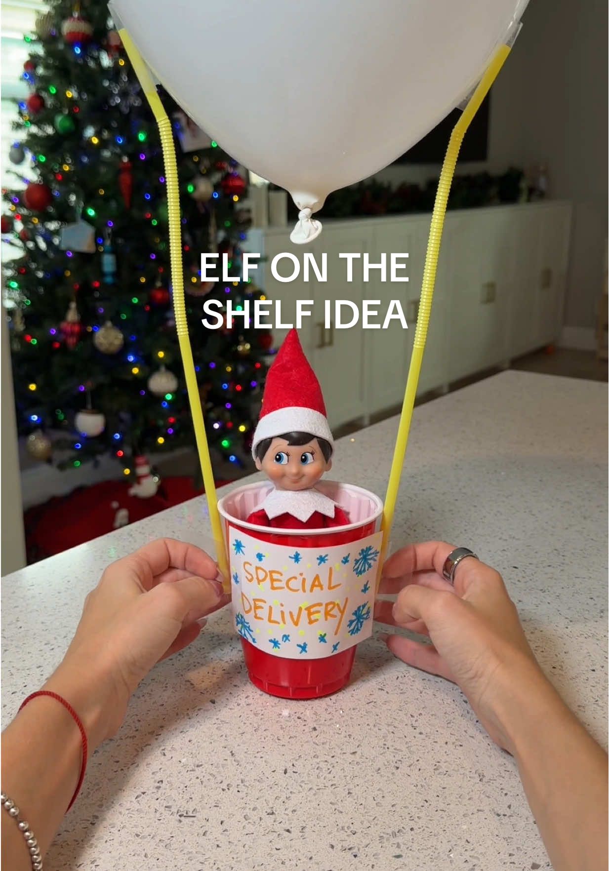 Elf is back 🤫 cute and easy arrival idea for elf on the shelf 2025 #elfontheshelf #elfontheshelfideas #elfarrival #christmas #christmasmood 