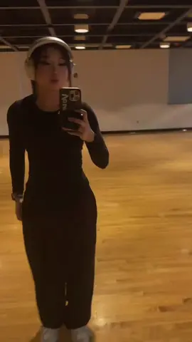 holy BLOATMAXXING AFTER THANKSGIVING #gym #seafoodboil (shoutout Tyler for the pants , thanks mommy) 