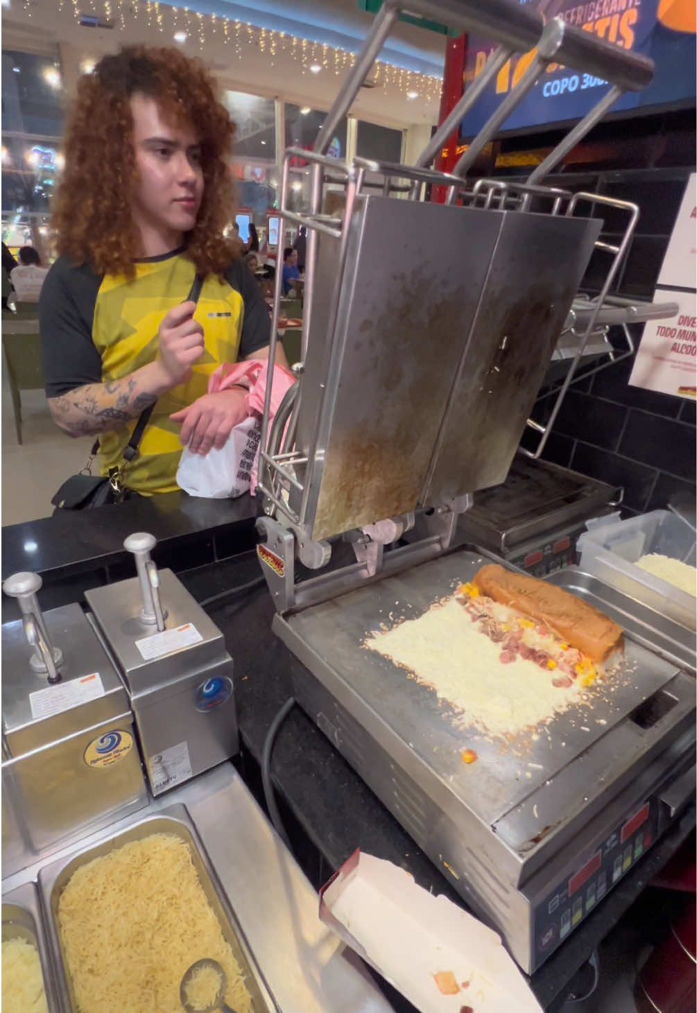 Ele já nos conhecia dos vídeos e gravou com a gente em Guarulhos, agora queremos deixar ele famoso 🤭🐶 Nos ajudem a achar o @ dele? #foryoupage #fyp 