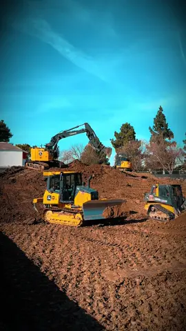 @Shawndeanlive @SouthBayGrading_Aaron  #Contractorlife #tiltonpacific #southbaygrading #arrowasphalt #duncanlandscaping 