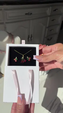 Cherry necklace 🍒✨ Delicate, shiny, and perfect to add a cute touch to your everyday look##LomeliJewels #CuteAccessories #EverydayJewelry #FashionJewelry #cherrynecklace 