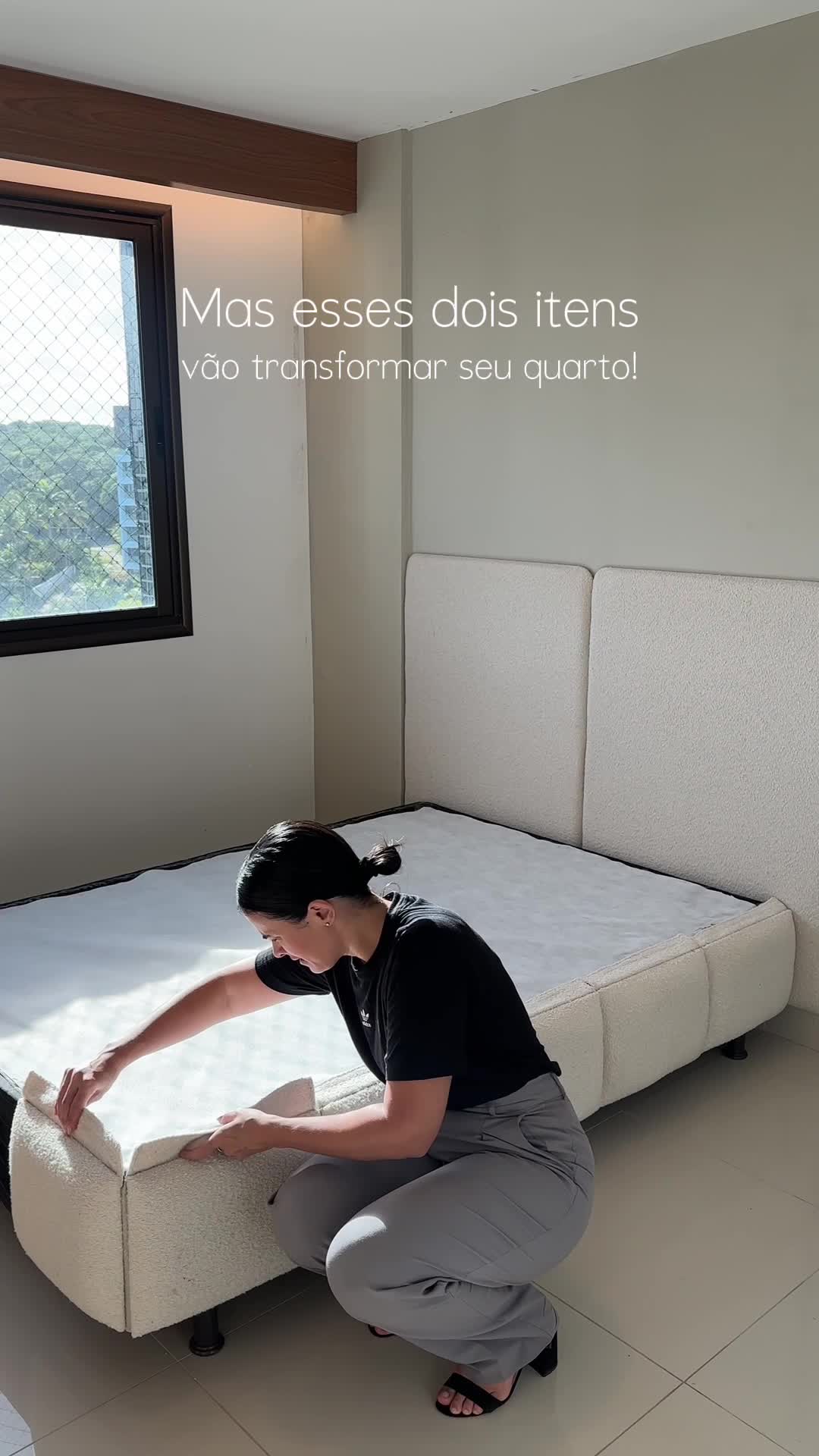 ✨ Dezembro chegou… e com ele aquela vontade de renovar tudo! Se você não ficou sabendo… esses dois itens são capazes de transformar seu quarto inteiro — sem obra, sem sujeira e com efeito imediato. ✨🛏️ Porque nada combina mais com Natal e Ano Novo do que uma casa mais aconchegante, clean e com aquela sensação deliciosa de recomeço. E transformar seu ambiente é muito mais simples do que parece. 🤍 Quer saber quais peças usamos aqui? 👉 Comente “Quero” que eu te envio o link do conjuntinho! 🎁✨ #cabeceira #cabeceiradecama #cabeceiraestofada #decoracao #fattoriadesign #placaestofada #decoração #decoraçao #decor #dicas #cabeceira #cabeceiradecama #cabeceiraestofada #decoracao #fattoriadesign #placaestofada #decoração #decoraçao #decor #dicas