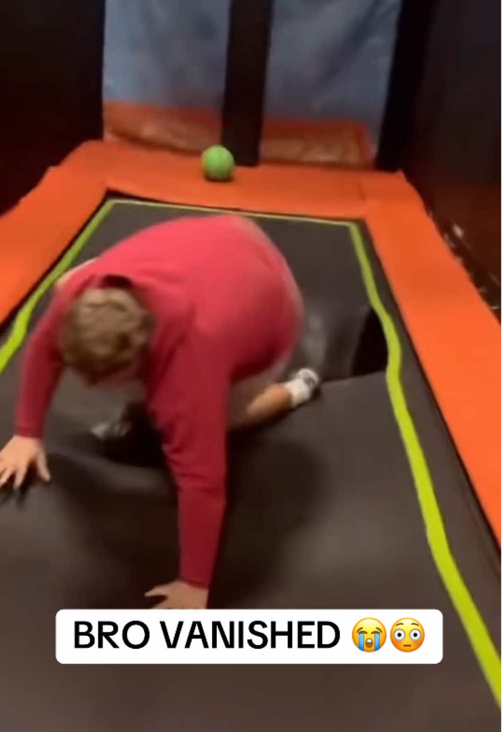 Whole squad was CRYING. 🤣😭 (@諾亞) #basketball #bball #trampoline #funny #friends 