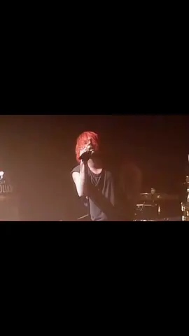 #gerardway doing wtv he does during destroya 😪 || #mcr #mychemicalromance #fyp #xyzbca 