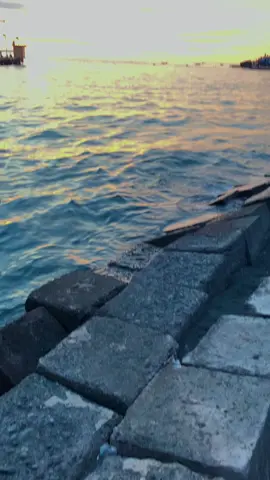 #lagutimur 🌅 #storytimur #lewatberanda #sunsetbeach #fypシ゚ 