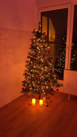 starting december with some cozy christmas vibes 🎄✨ #christmas #roominspo #roomideas #christmasdecor 