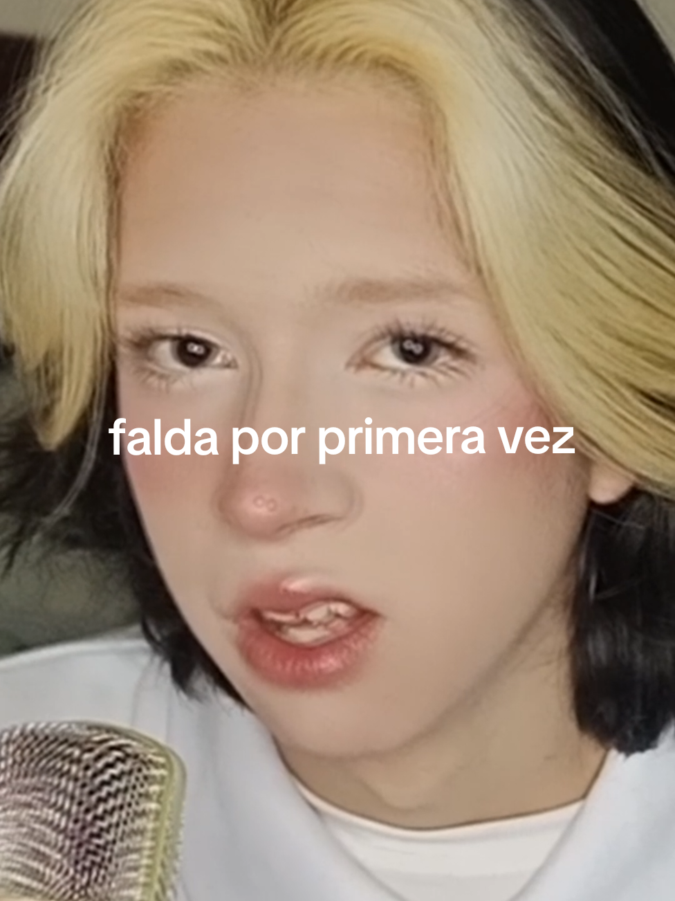 adivinen quien luego de un millón y dos mudanzas porfin encontró la falda 😀 #femboy #femboytiktok #maquillajefemboy #grwm #falda 