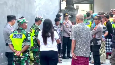 *Cuntaka Raos *miris sekali jadi seorang bendesa dan warganya gampang di provokasi. Kami bukan pembunuh, Kami bukan perampok atau merampas hak2 orang lain, Kami bukan pembrotak yang melanggar awig2 desa. Kami selalu taat pada aturan dan awig2 desa adat.. Kami juga ikut membangun Desa Adat Telaga. Kami selalu mengikuti ayahan Desa.Suami ikut anggota BPD dan saya sendiri sebagai anggota Kader Lansia. dan karena kesalahan kakak ipar saya  yg sudah beda domisili dan beda KK ( menetap dikarangasem),Kami sekeluarga harus bertanggung jawab!! Kalian tega mengusir kami seperti ini ditanah /tanah hak milik kami ??? seolah -oalah kami adalah keluarga penjahat yg berbahaya..!! Aliran air kami diputus, warung kami di tutup (disegel) mata perekonomian kami diputus. dan warga disekitarnya dilarang berkomonikasi dg kami .. kalian tidak takut dg *KARMA* apa salah kami ??? apa salah anak2 kami ??mereka semua ikut menjadi korban KESEWENANGAN KALIAN . Kami disini cuma butuh *KEADILAN* suksema.
