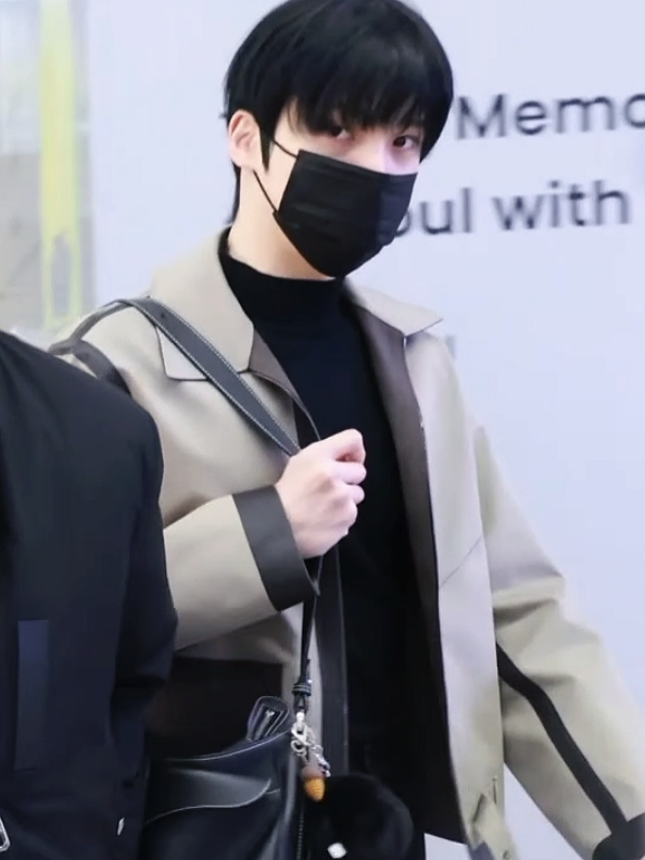 251202 | Airport Departure 🛫 🇯🇵 #yunho #jeongyunho #ateezyunho #ateez #fyp 