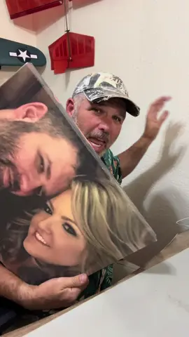 No MORE nail holes when hanging pictures and stuff! #homedecor #tiktokshopcybermonday #tiktokshopcreatorpicks #TikTokShopSparkCreator 