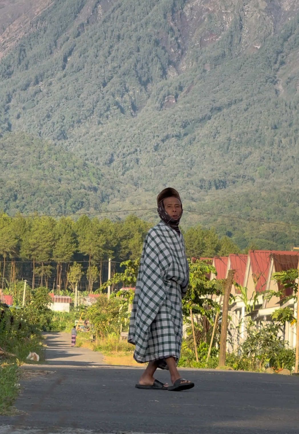 Sehat selalu mbah 🙏🏻 #semeru #viewpagi #prayforsemeru #mbah 