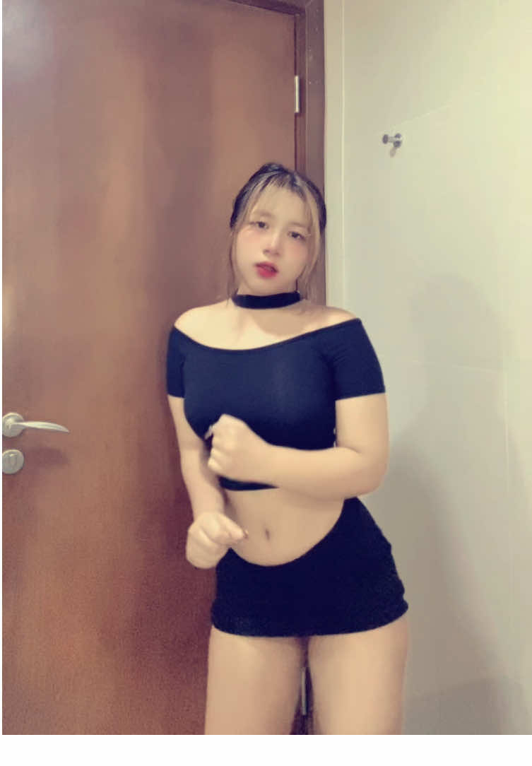#အခါ100လောက်ရိုက်ရတယ်😣😣😣😣 #fypシ゚viraltiktok #fypシ゚viraltiktokစ်ကျွမ်းဝင်အောင်လို့🤒🖤 