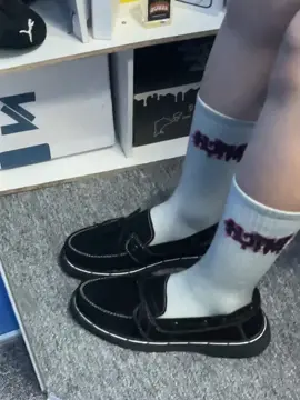 wajib lu pake sepatu ini😎🤩 #rekomendasi #outfit #foryou #outfitinspo 