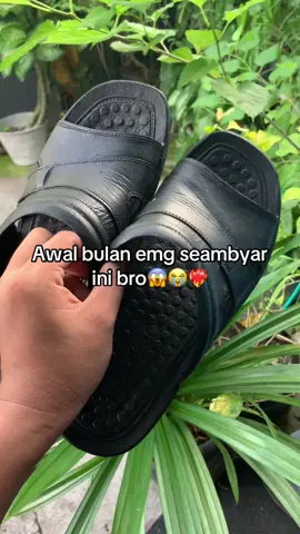 Bener diluar nalar sih masa dijual semurah itu #sandal #sandalmurah #fyp 