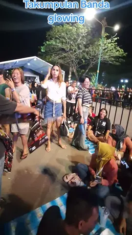 ####Artis dari luar negeri sakali nya bagiannya ni ditakuni, malihat om Monata  jar,Uma jauh jauh rumah nya.