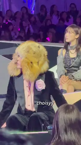 【ファンカム】『BEST MALE ARTIST』受賞前のGDの可愛い瞬間 🐰#MAMA2025 #gdragon #GD 