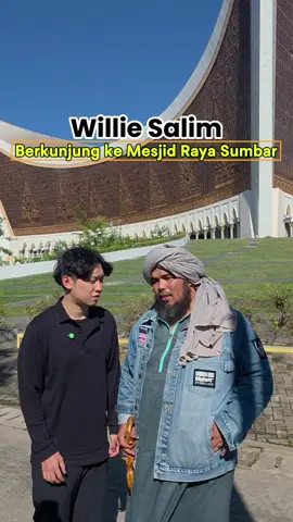 Disela kunjungan kemanusian @williesalim & ust @derry_sulaiman ke Sumbar menyempatkan waktu untuk mampir di Mesjid Raya Sumbar Syaikh Ahmad Khatib Al-Minangkabawi. Semoga jadi asbab hidayah #mesjid #mesjidrayasumbar #padang #sumbartiktok #fyppppppppppppppppppppppp 