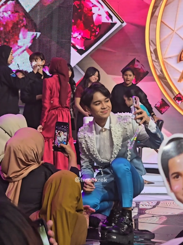 ARBIL ASAHAN FOTO SAMA PARA FANS DAN SELAMAT ATAS MELAJU NYA KE TOP 5 DA 7... .... #da7 #fyp #indosiar #arbilda7 