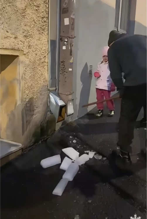 Satisfying ice#relax #ice #asmr #fypシ #fyp 