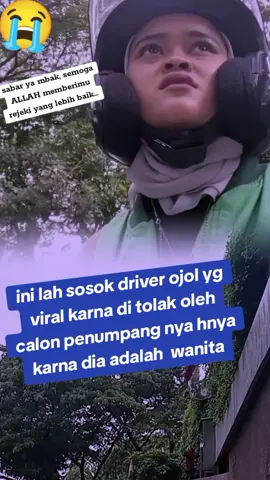 seorang driver ojol di buat kecewa oleh calon penumpang nya karna saat dia datang ke lokasi sang calon penumpang malah menolak nya lantaran dia seorang driver wanita. lalu sang calon penumpang meng cancel pesanan nya dan memesan ojol lain yg driver nya laki laki. kisah pilu ini menuai banyak ragam komentar warganet di media sosial. #vidioviral #trending #ojol  #foryou #fyp 