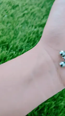 Gelang kaki Nuri cantik bisa dipakai seharian ada Dikeranjang kuning 🥰✨