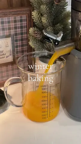 Winter dessert idea you need to try…✨🍊 This meringue roll melts in your mouth #baking  #EasyRecipe #winterbaking #holidaydessert #dessertideas 