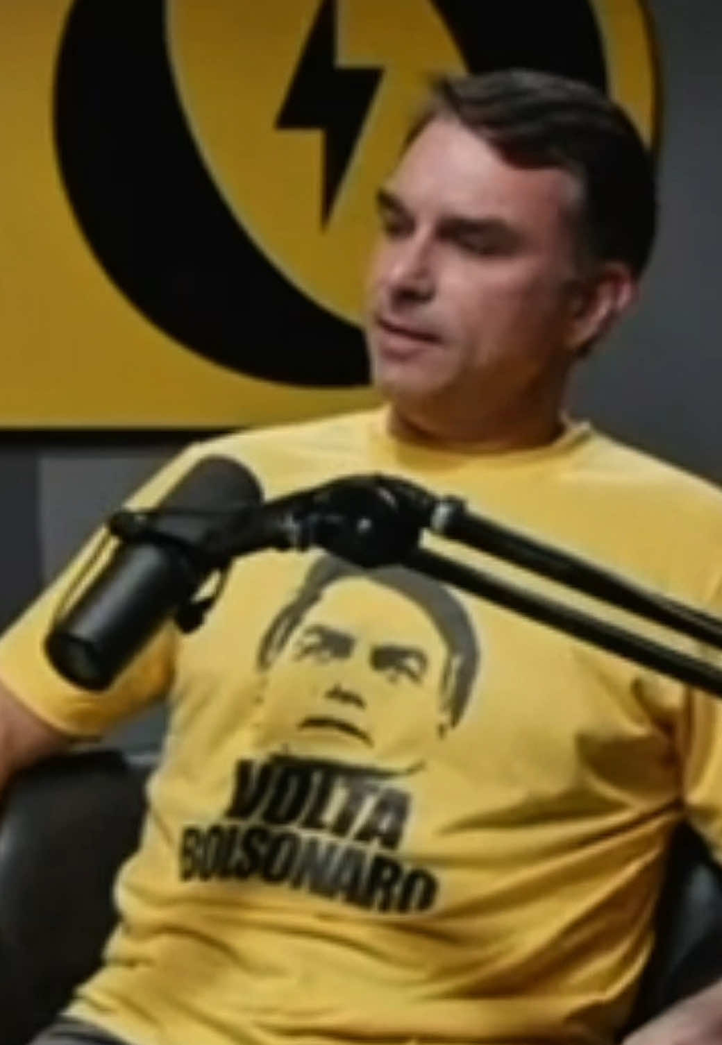 Tenho o maior orgulho do mundo de parecer com esse cara extraordinário. Te amo, pai! #fy #bolsonaro #cortespodcast #flaviobolsonaro #voltabolsonaro @Flow Podcast [OFICIAL] 