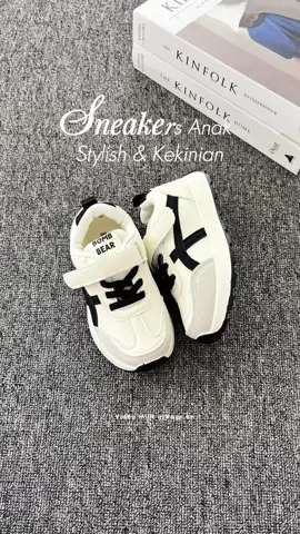 Sneaker putih emang paling cocok kalo buat ootdan karena masuk ke semua outfit😍🫶🏻#sepatuanak #sneakeranak #sepatuanaklakilaki #fyp 