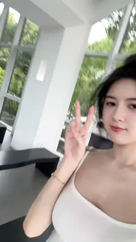 Cô gái xinh tươi ngoan hiền