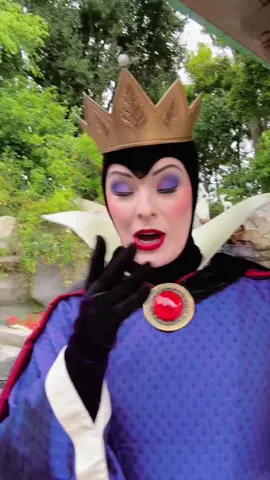 Evil queen funny moments #funnyvideos #evilqueen #disney #disneyland #usa🇺🇸 