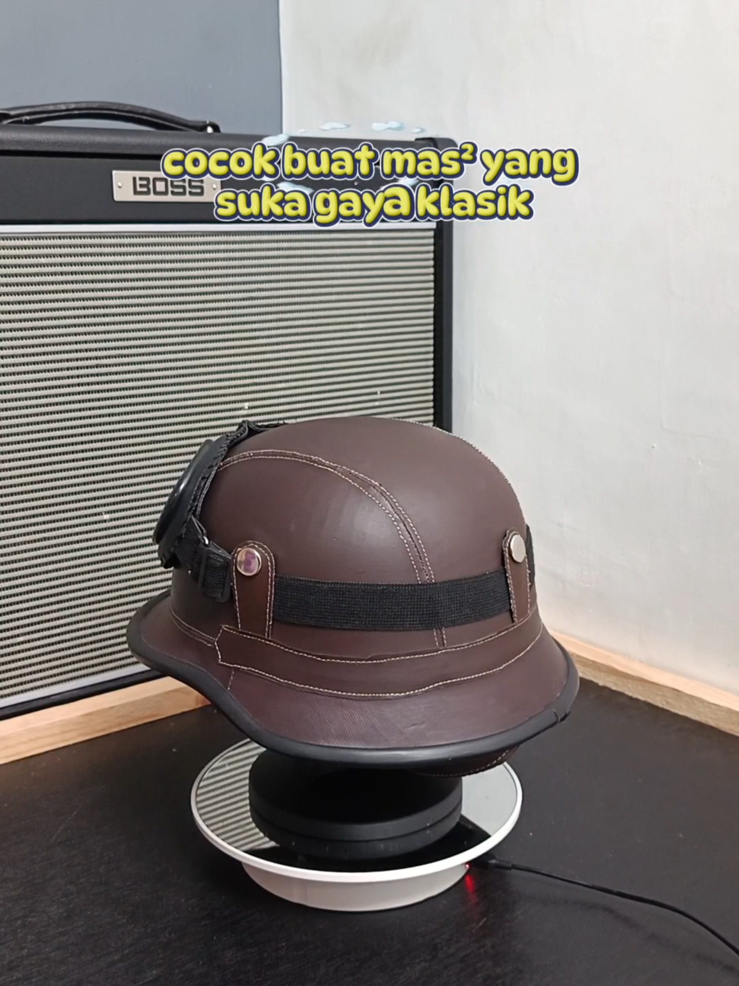 Tampil Kalem & Berkelas! 🤎🍂 Helm Nazichips Coklat ini definisinya 