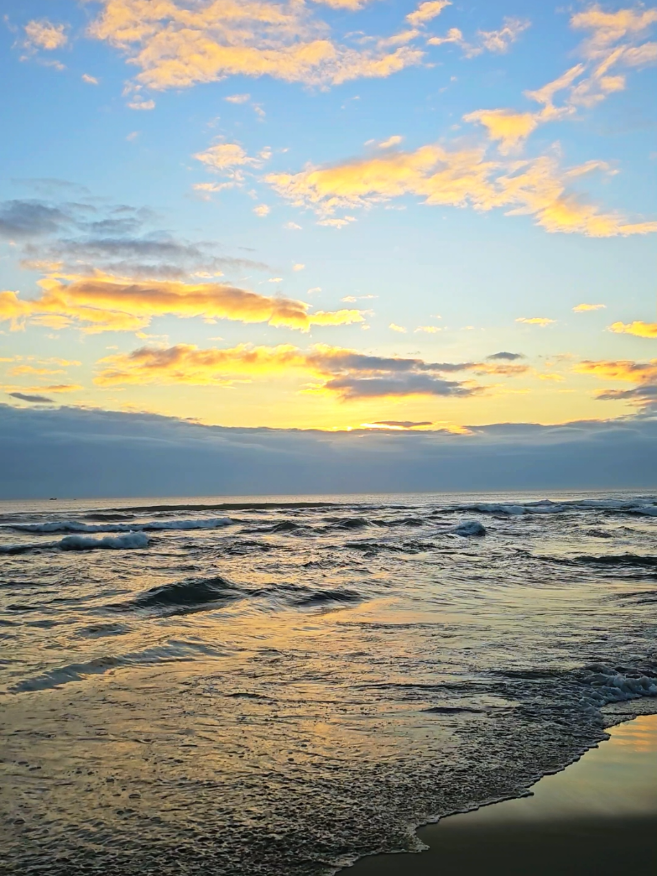 Bình Minh Trên Biển Đà Nẵng 02-12-2025 #dulichdanang #biendanang #danang 