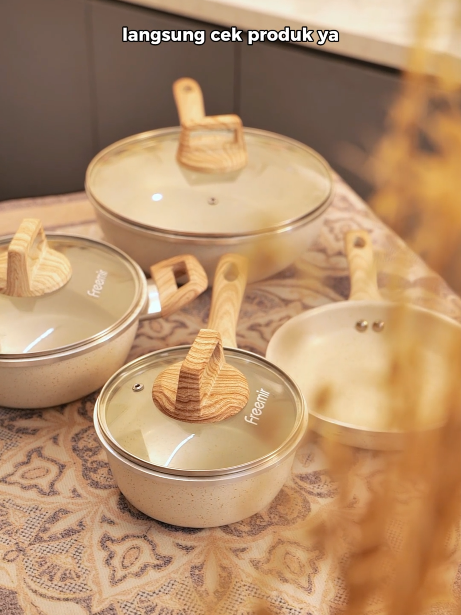 Daripada nyicil satu-satu, mending sekaligus~ #freemir #wajan #panci #wajangranit #pancigranit #paketwajan