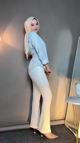 Kemeja salur fitbody ini sih cakep banget😍 #kemejawanita #kemejawispie #simpleoutfit #kemeja 