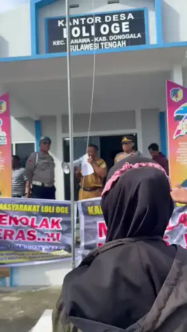 Aliansi Masyarakat Desa Lolioge. Pada hari rabu 2 Desember turun Demo didepan Kantor Desa Lolioge.  Berdasarkan data dan informasi Masyarakat menuntut: 1. Menolak Operasi Perusahaan Tambang Galian C yang Baru, 2. Menuntut realisasi Kades sesuai visi-misinya bahwa Menolak izin Perusahaan Galian C yang baru, 3. Mendesak Pemerintah Kab. Donggala dan Gubernur Sulawesi  Tengah untuk Menghentikan dan mencabut Permanen izin tambang Galian C baru yang melanggar aturan Lingkungan dan tidak sesuai prosedur (IZIN BACKDATE) 4. Mendesak kepala Desa menjelaskan dan mempertanggujawabkan Realisasi Dana CSR Selama ini.  5. Mendesak Pemerintah Kab. Donggala dan Gubernur untuk Mengusut kasus mafia Tanah yang melibatkan aparat Desa. 6. Bahawa beberapa kali diadakan Sosialisi oleh Perusahaan yg difasilitasi Kepala Desa, warga sepakat Menolak Kehadiran Perusahaan Baru Tersebut. 7.Bahwa kondisi lingkungan, Udara dan Air saat ini sudah tercemar dan sangat membahayakan kesehatan, 8. Bahwa lokasi yang diaplok Perusahaan sudah memasuki Pemukiman dan lahan Warga, apalagi Kades mengarahkan Penggunaan Jalan Holing di Tengah² Pemukiman Warga. Sehingga Warga Menyatakan Menolak Kehadiran perusahan Baru Tambang Galian C diantaranya: * PT. Berkah Batuan Intan Loli (26,74Ha) * PT. Asia Amanah Mandiri (10,47 Ha) * PT. Centang Multi Mineral ( 34,7Ha) * PT. WADI Al aini Membangun (19,2Ha) #Tambang #GalianC Anwar Hafid semua orang Sisi Sulteng  Vera E. Laruni SOROTAN PUBLIK..