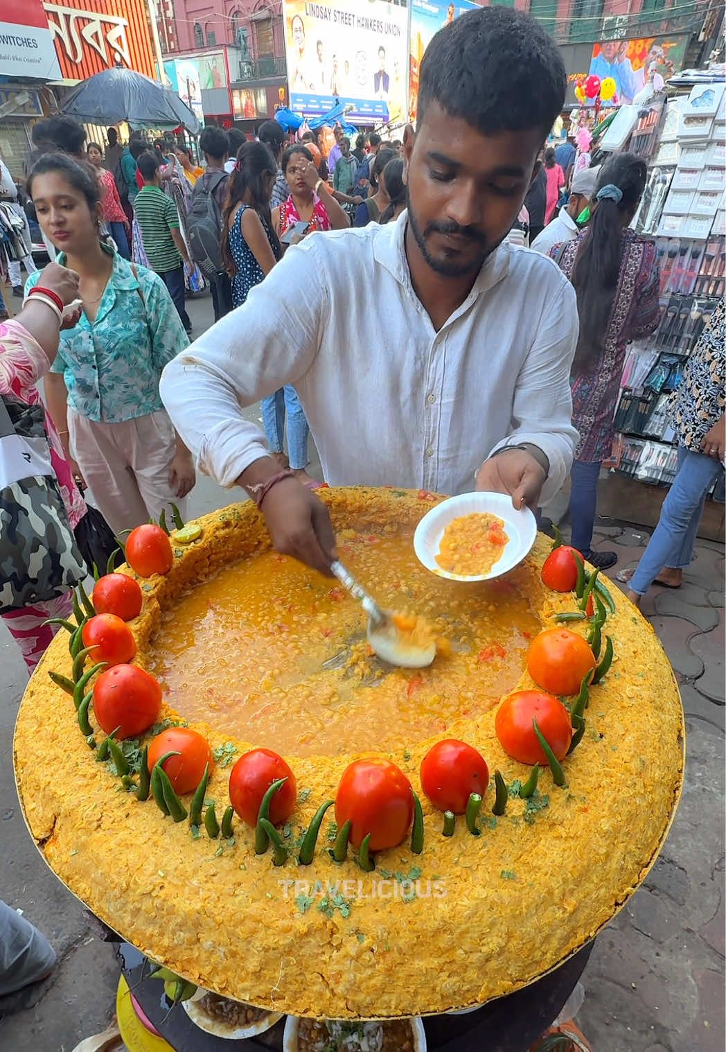 Only $0.20 for This Spicy Indian Street Curry! 📍Location Kolkata in India 💰Price  USD 0.23 / INR 20 / KRW 300 #curry #indianfood #viral 