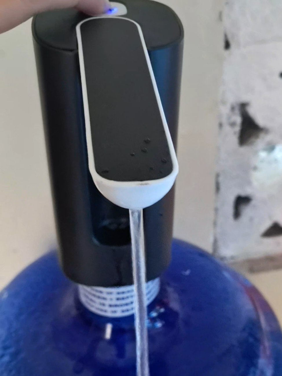 hindi na magbubuhat ng mabigat na gallon dahil sa product na ito, Super sulit at ang mura lang problem solve ka dito #Portableautomaticwaterpump #automaticwaterdispenser #waterpump #automatic #waterdispenser 