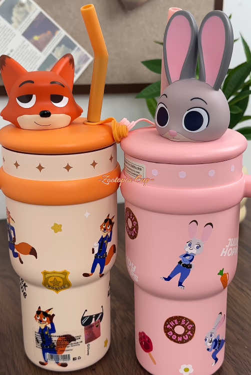This Zootopia water bottle is a 700ml stainless steel straw cup 🥤! The Judy Hopps and Nick Wilde figures on it can even spin—super fun 🐰🦊! The bottle body is printed with Zootopia cartoon elements, giving it an adorable, playful look. Whether you’re taking photos for social media or using it daily, it’s absolutely great ✨.#miniso #zootopia #zootopia2 #tiktokshopblackfriday #tiktokcybermonday #judyhopps #nickwilde 