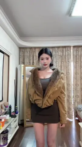 Công thức: áo hai dây+ chân váy+ áo khoác+ boôts bao xinh 🫶 #phoidoxinh #thoitrangnu #viral #aokhoac 