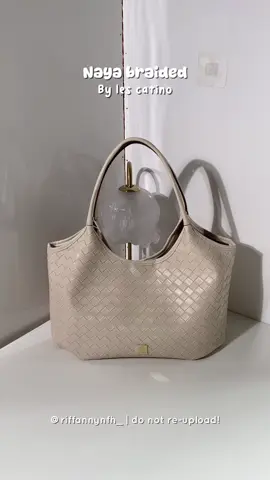 Buat yg suka bawa barang banyak kayak aku tas ini ngebantu banget si😭🤍 modelnya ga norak, cemplang cemplung, talinya juga kuat banget👜 🔗215 #lescatino #nayabraided #shoulderbag #tasbahu #tascemplangcemplung 