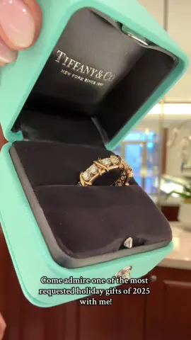 One of the most requested 2025 holiday gifts  @Tiffany&Co. #loveisagift #tiffanyandco #tiffanyjewelry #sixteenstone #jeanschlumberger 