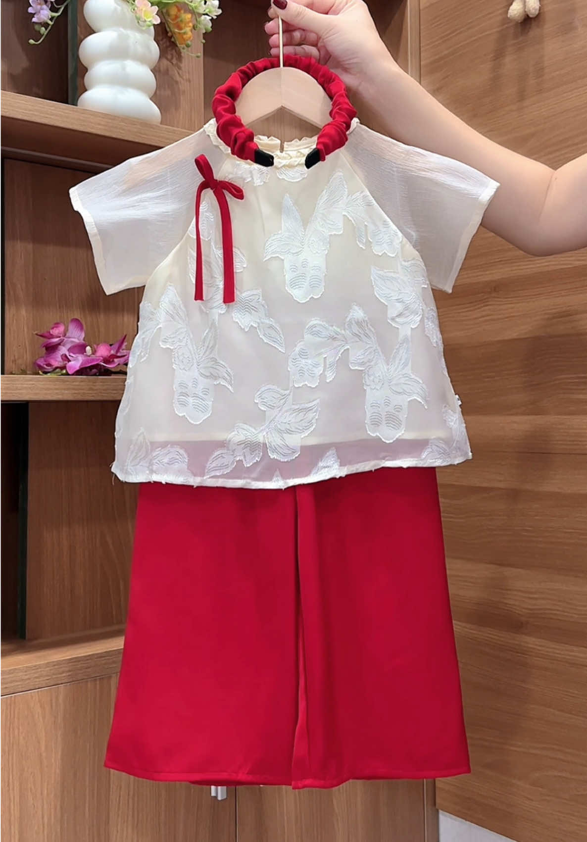 Set áo dài cách Tân cho bé #mechangnee #thoitrangtreem #xuhuong #tet2026 #aodaicachtan 