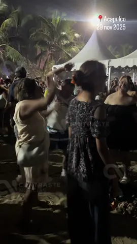 ✅Nuestras tías, las más felices con la música disco de #PolyMarchs en playa Tamarindos. ¿Ya se habrán repuesto de la bailada? 💃🏻🪩🕺🎶🧑🏼‍🎤