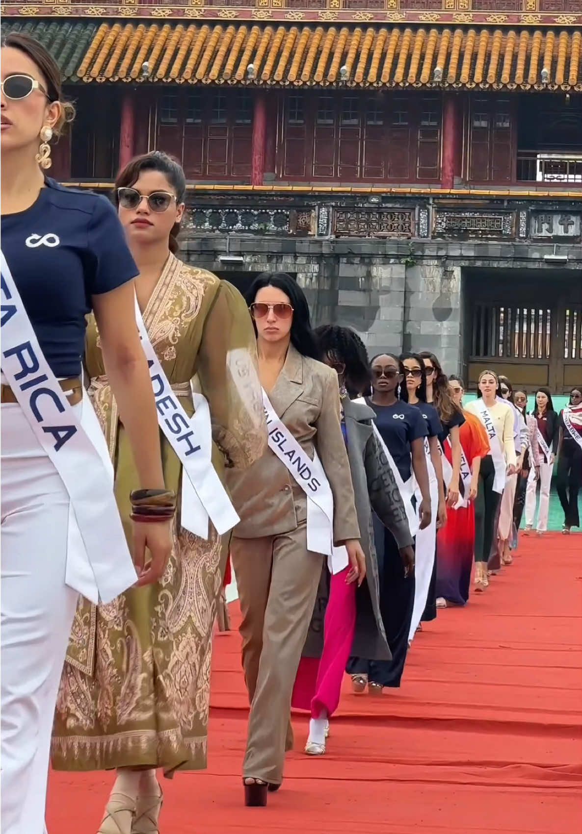 All set with the Cosmo Queens for Hello Cosmo From Vietnam” Fashion Show at Miss Cosmo 2025. #MissCosmo #ImpactfulBeauty #Unimedia #MissCosmo2025 #RisingDragon 