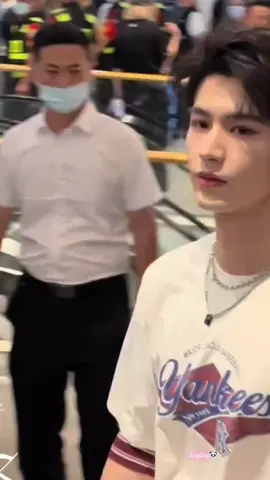 Just hugging the stars in the sky, without being able to have them☺️💕 #张岭河 #zhanglinghe #actor #drama #fyppppppppppppppppppppppp 